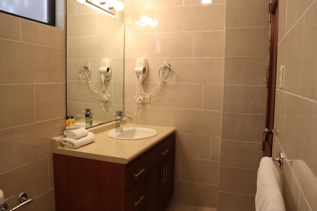 Suites Jardin Imperial Guatemala City Екстериор снимка